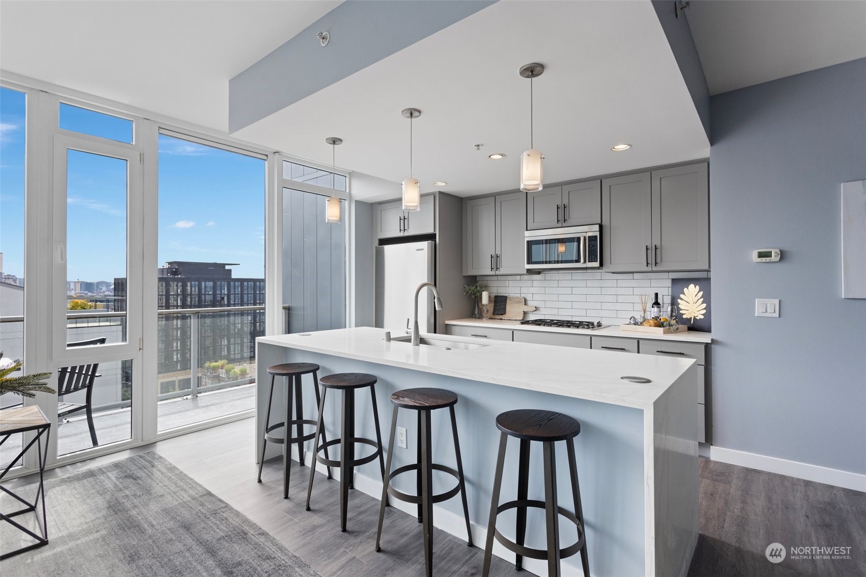 76 Cedar Street Unit: PH09