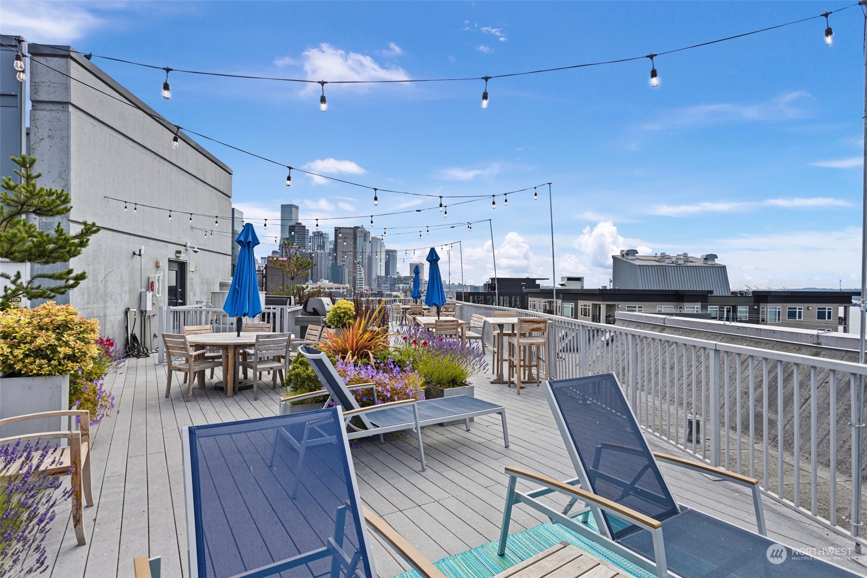 76 Cedar Street Unit: PH09