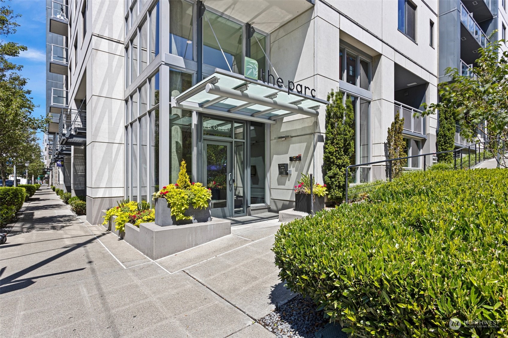 76 Cedar Street Unit: PH09
