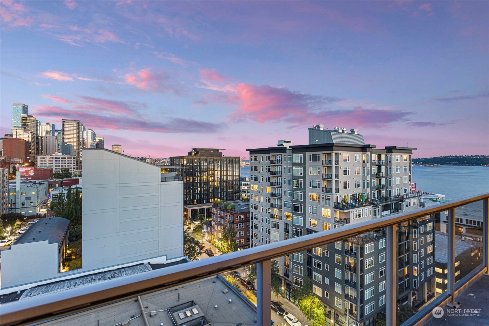 76 Cedar Street Unit: PH09