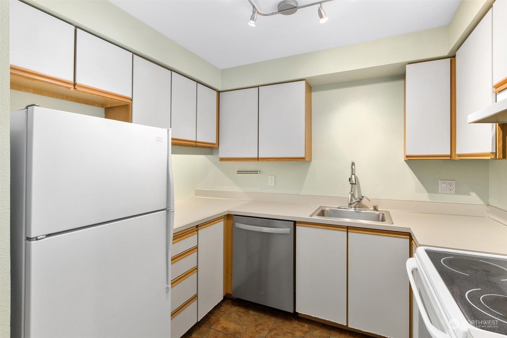 18200 73rd Avenue NE Unit: B302