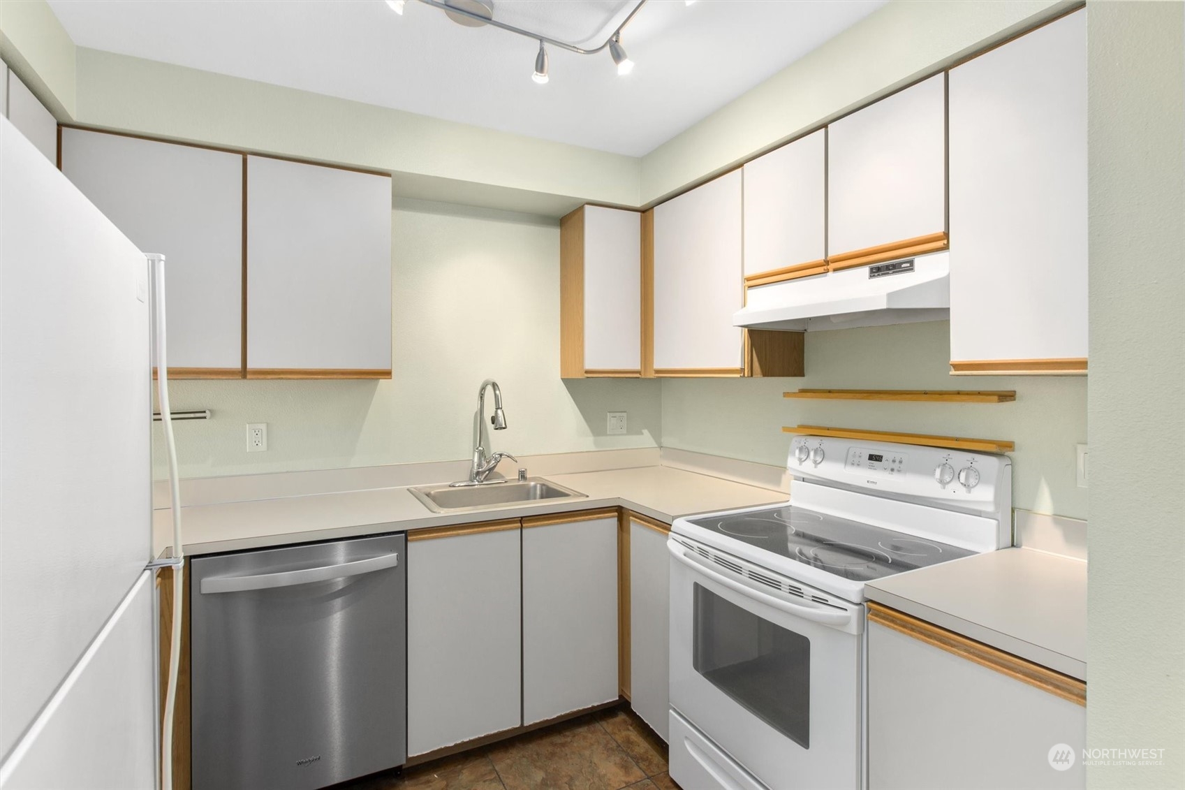 18200 73rd Avenue NE Unit: B302