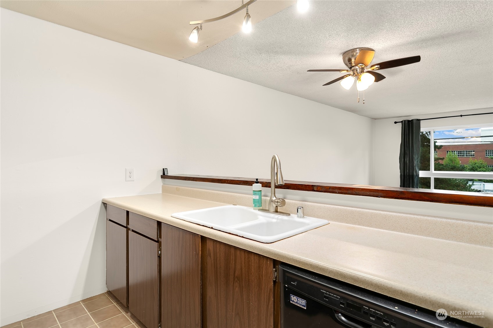 5844 NE 75th Street Unit: A205