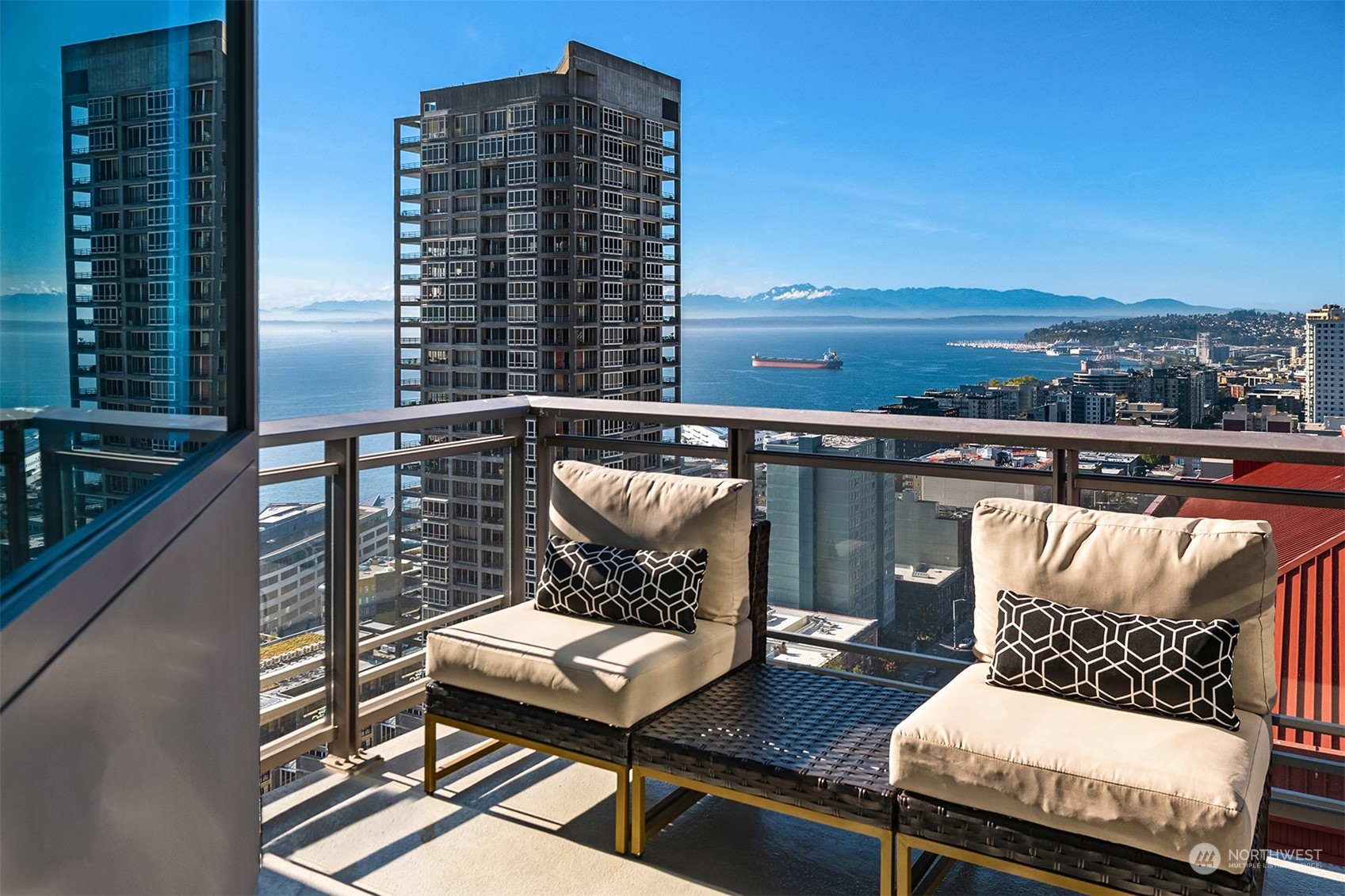 2033 2nd Avenue Unit: 1902