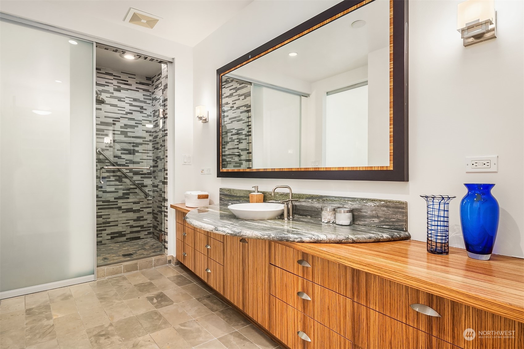 2033 2nd Avenue Unit: 1902
