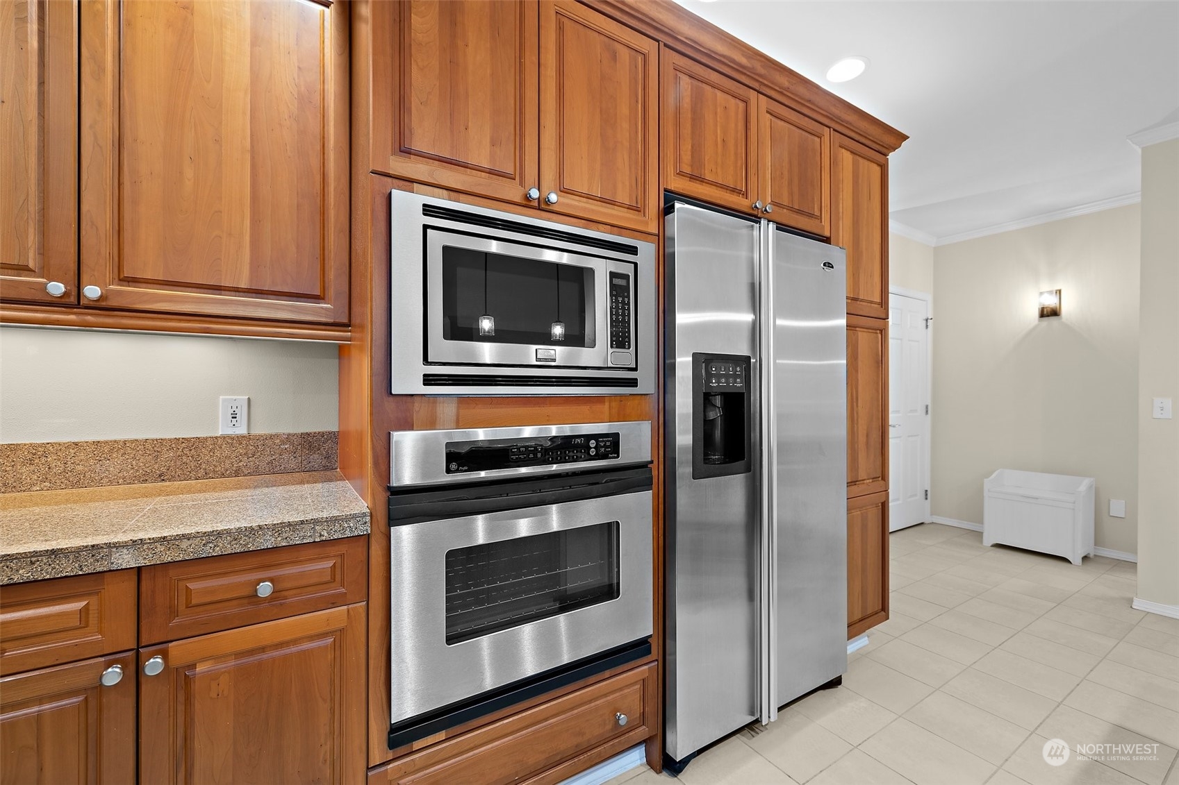 658 Glen Street Unit: 102