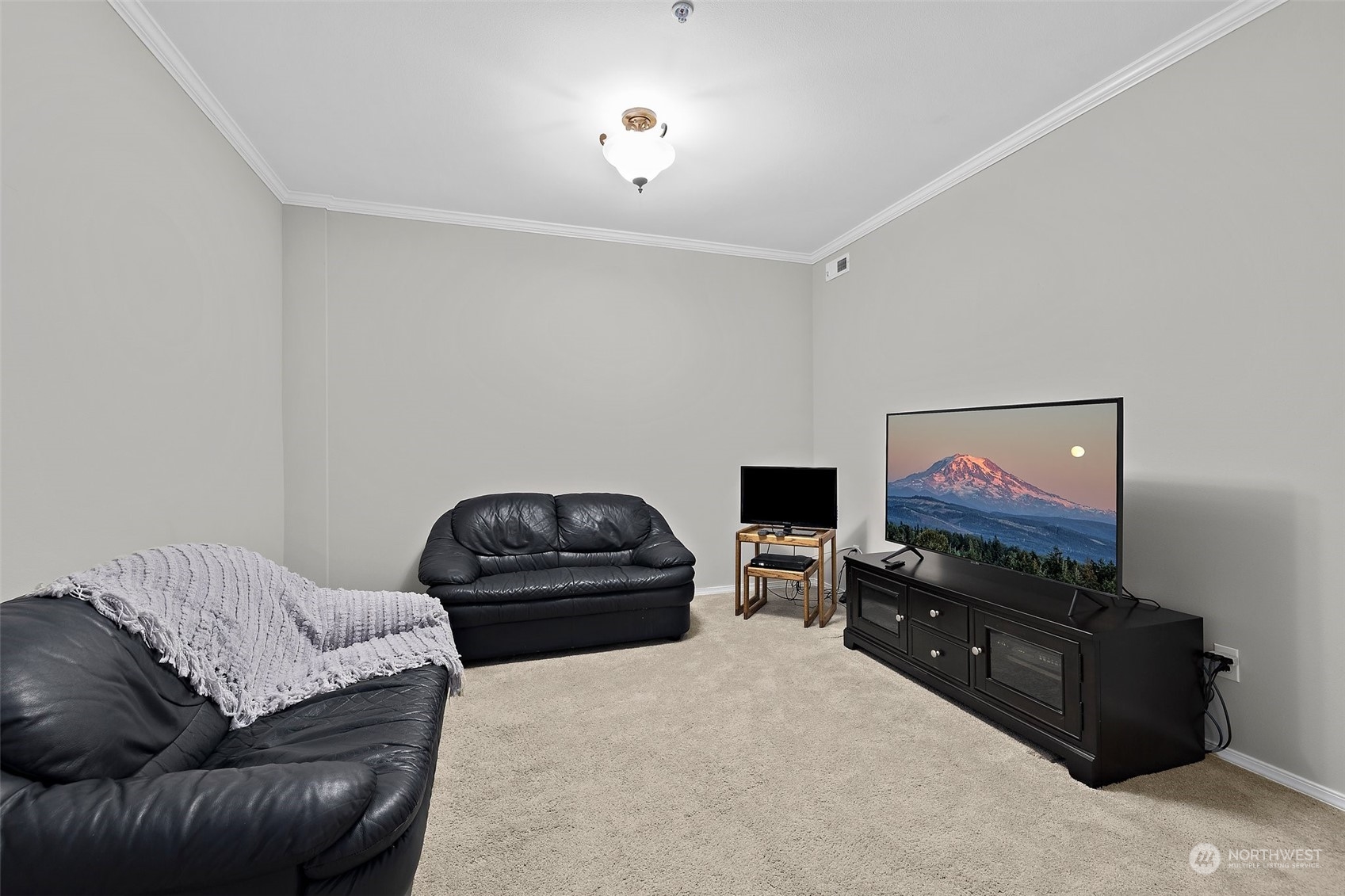 658 Glen Street Unit: 102