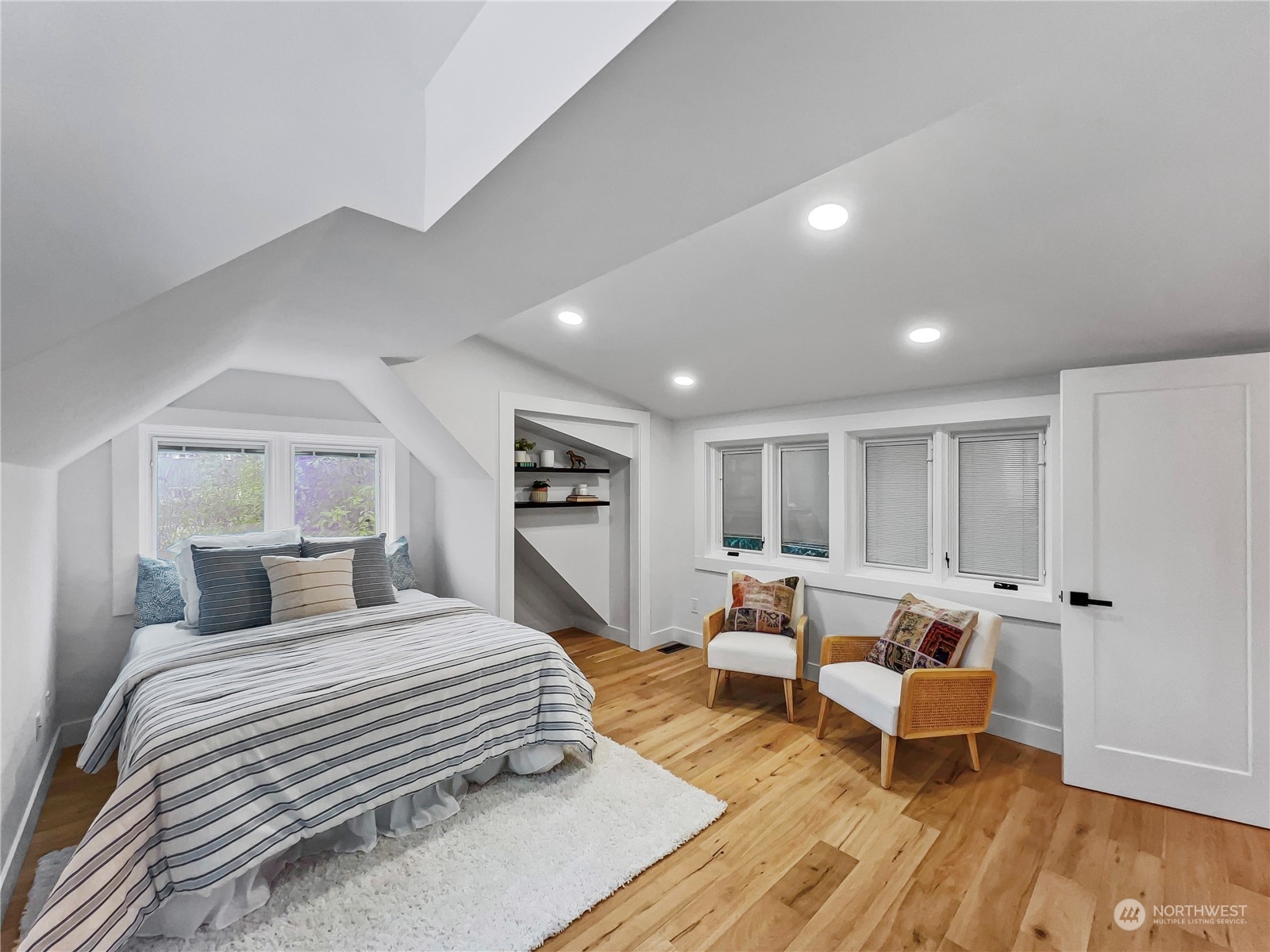 18102 Fjord Drive NE
