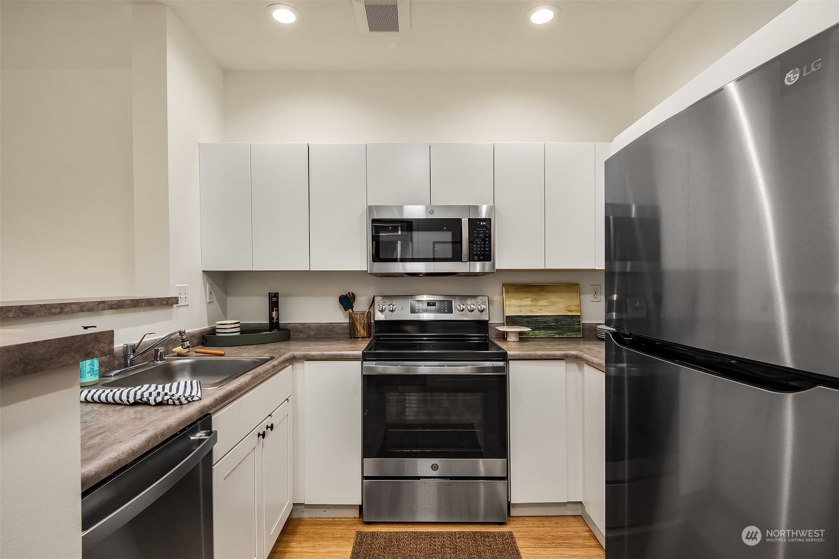 2414 1st Avenue Unit: 321