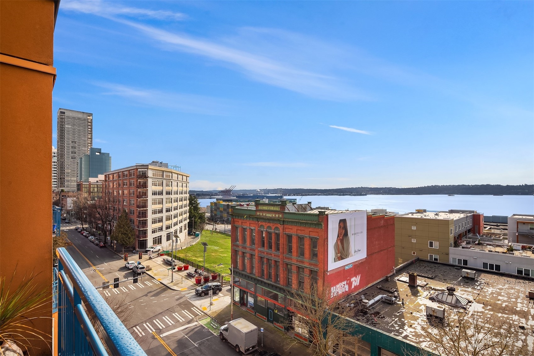 2414 1st Avenue Unit: 321