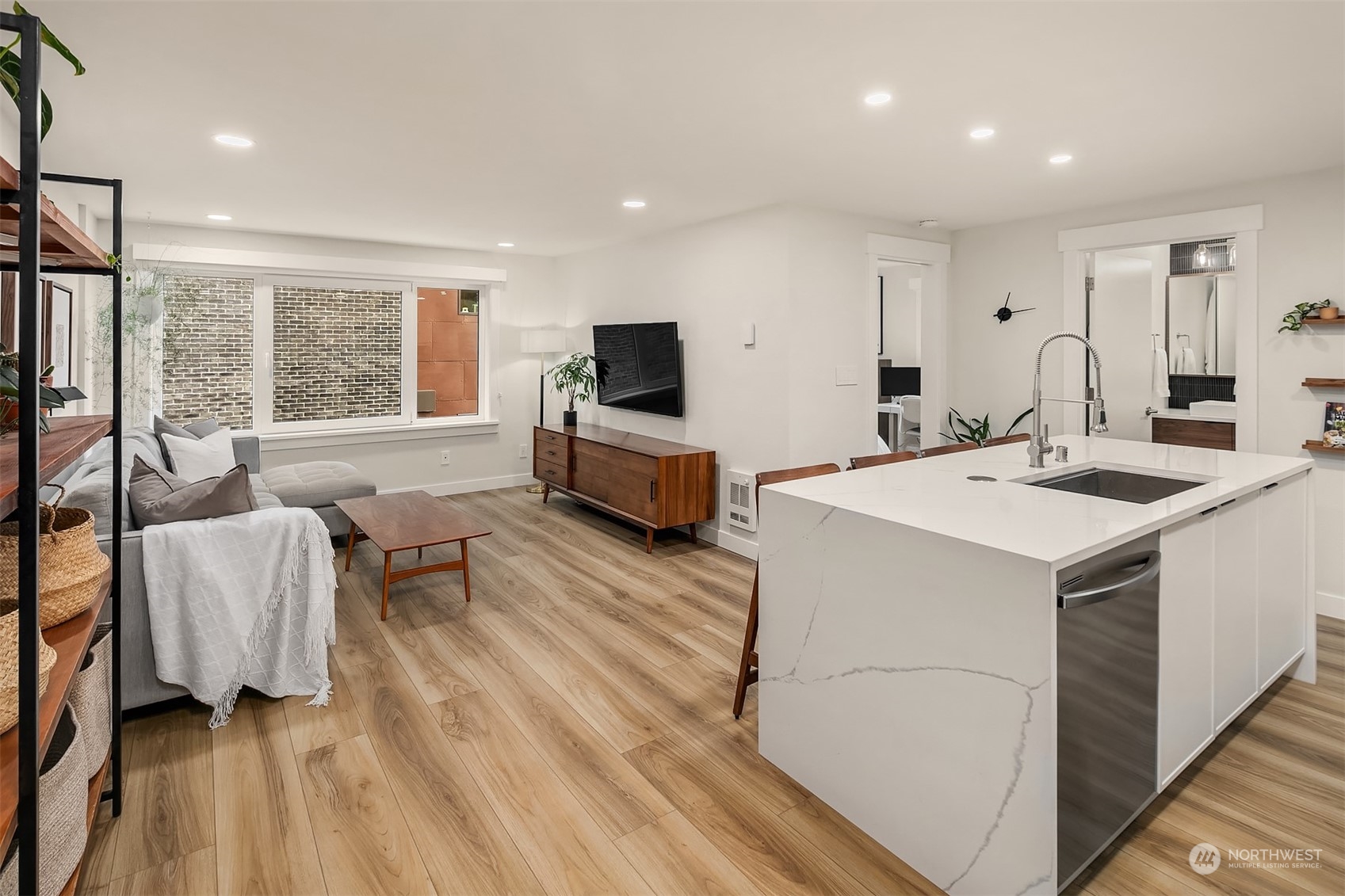 1300 University Street Unit: 5C