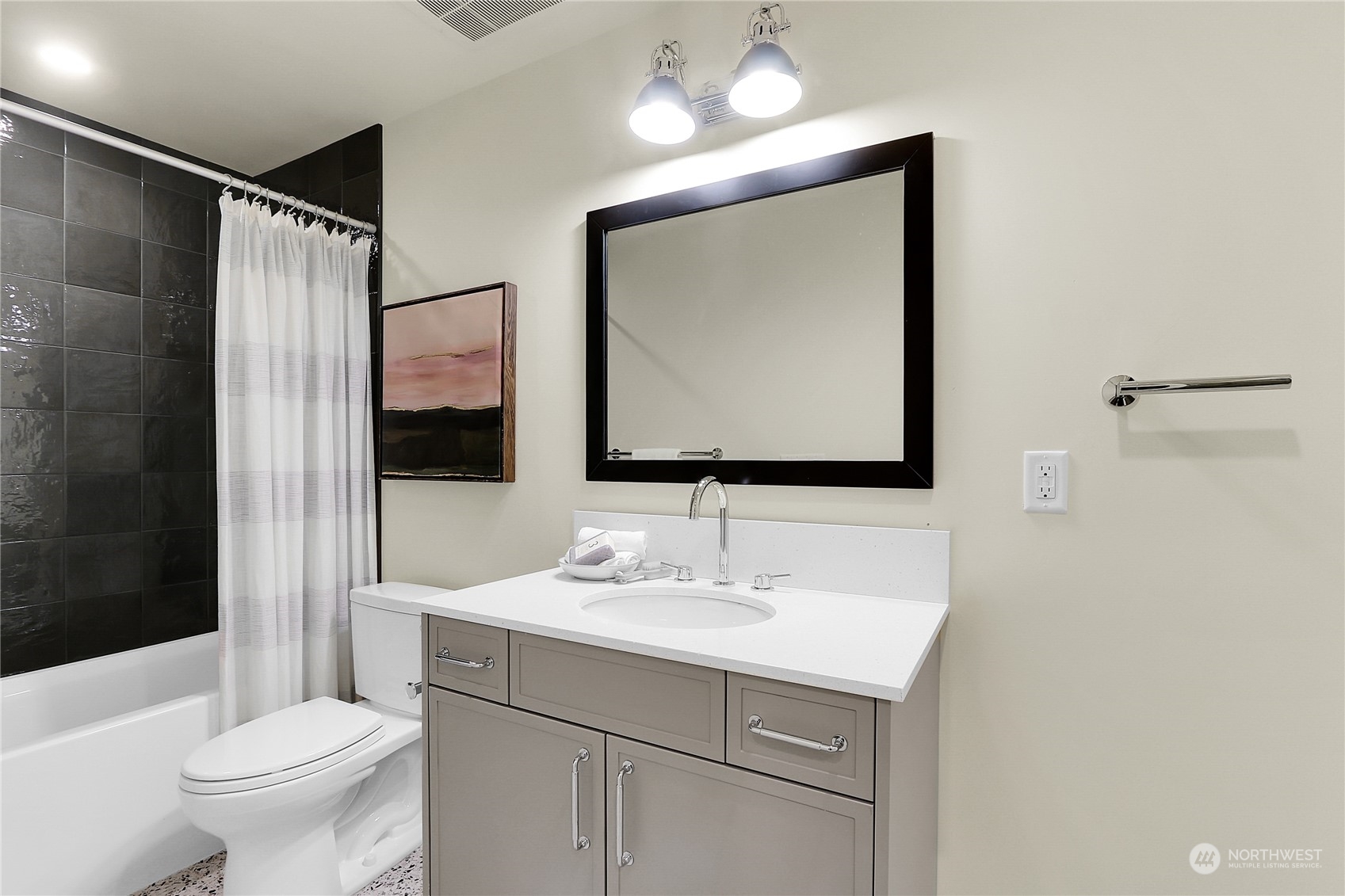 17 Blaine Street Unit: 2