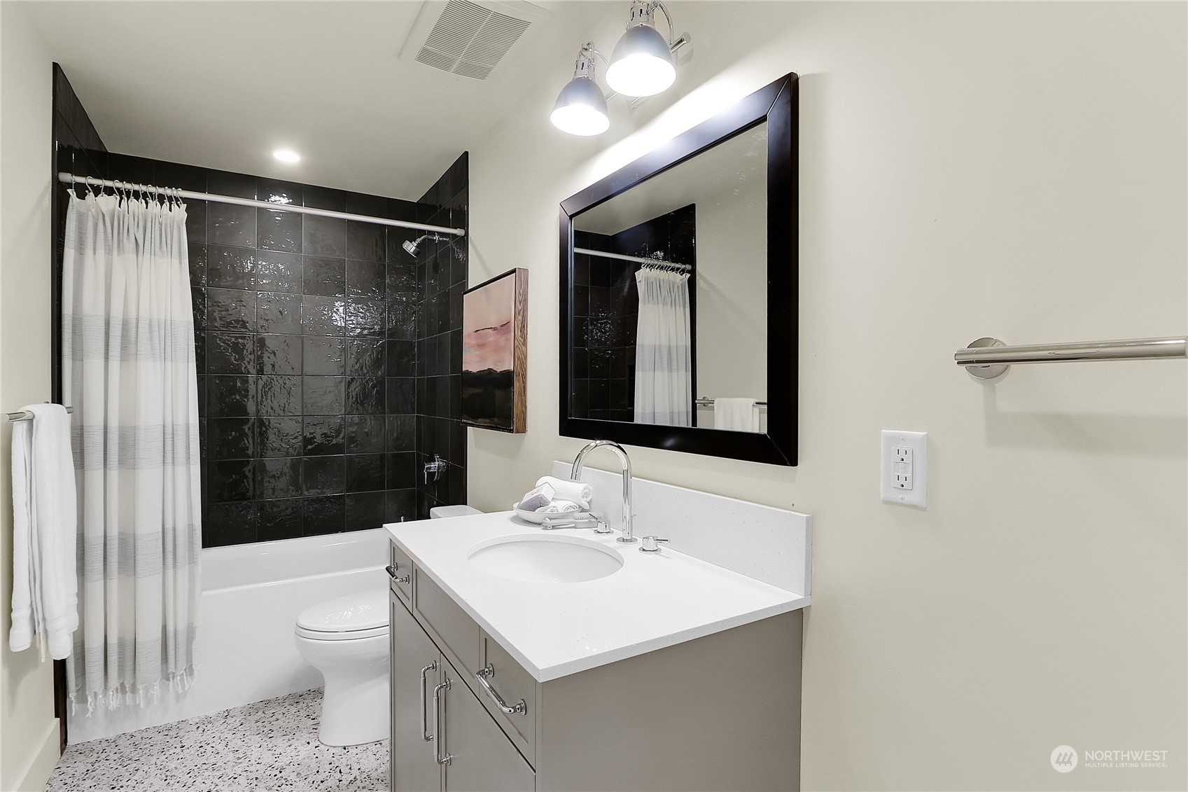 17 Blaine Street Unit: 2