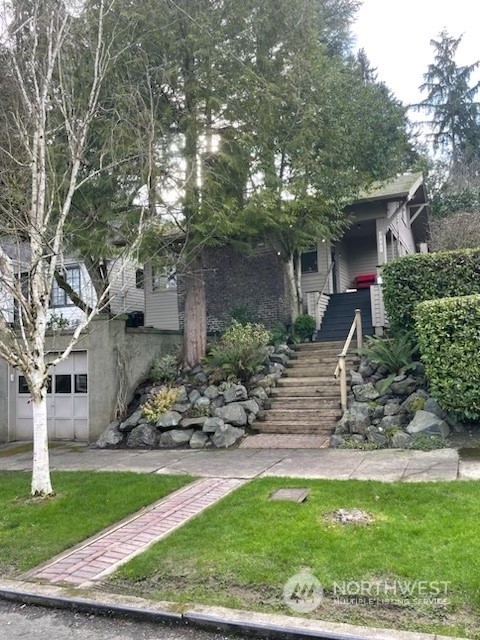 3407 E Howell Street