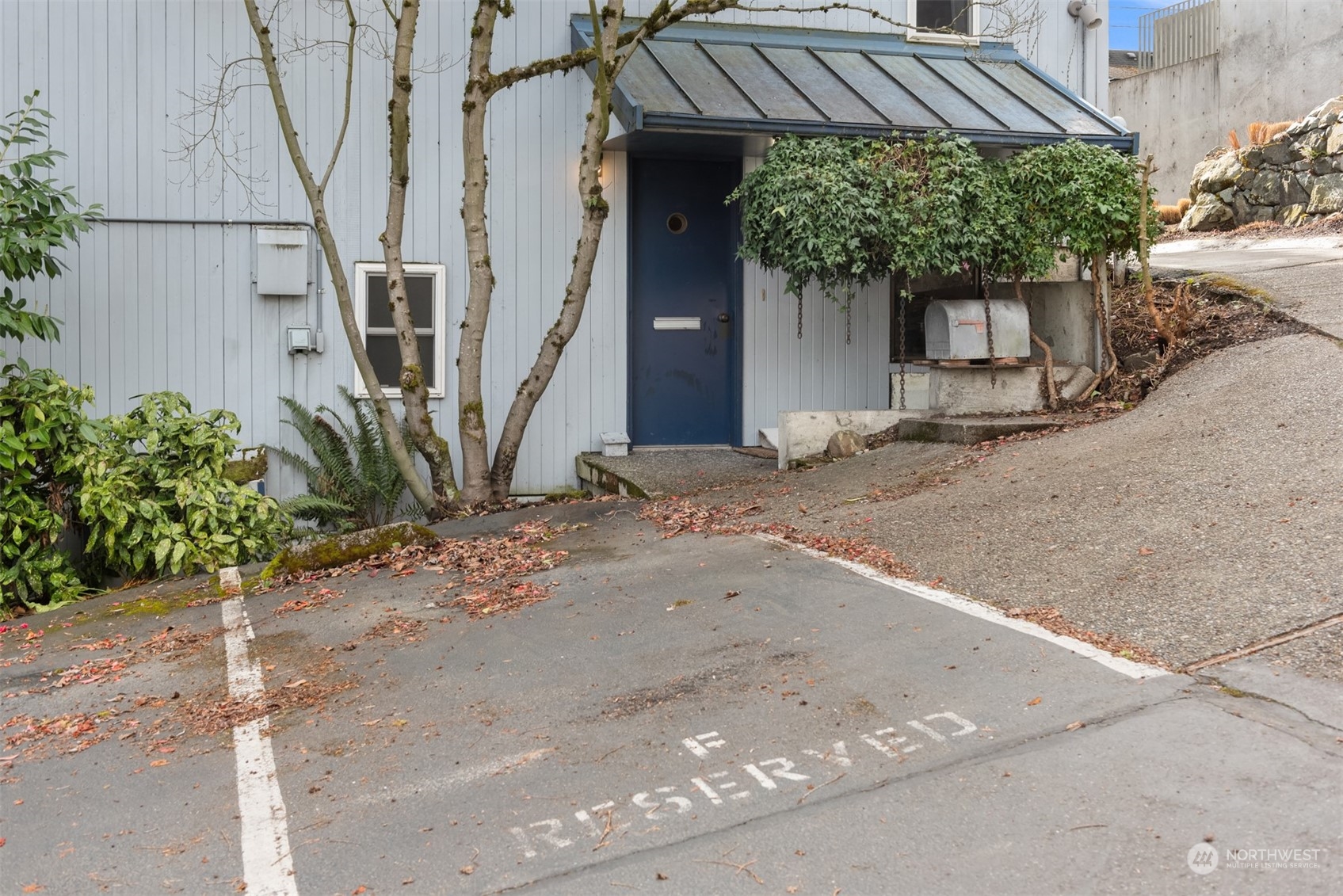 1212 E Hamlin Street