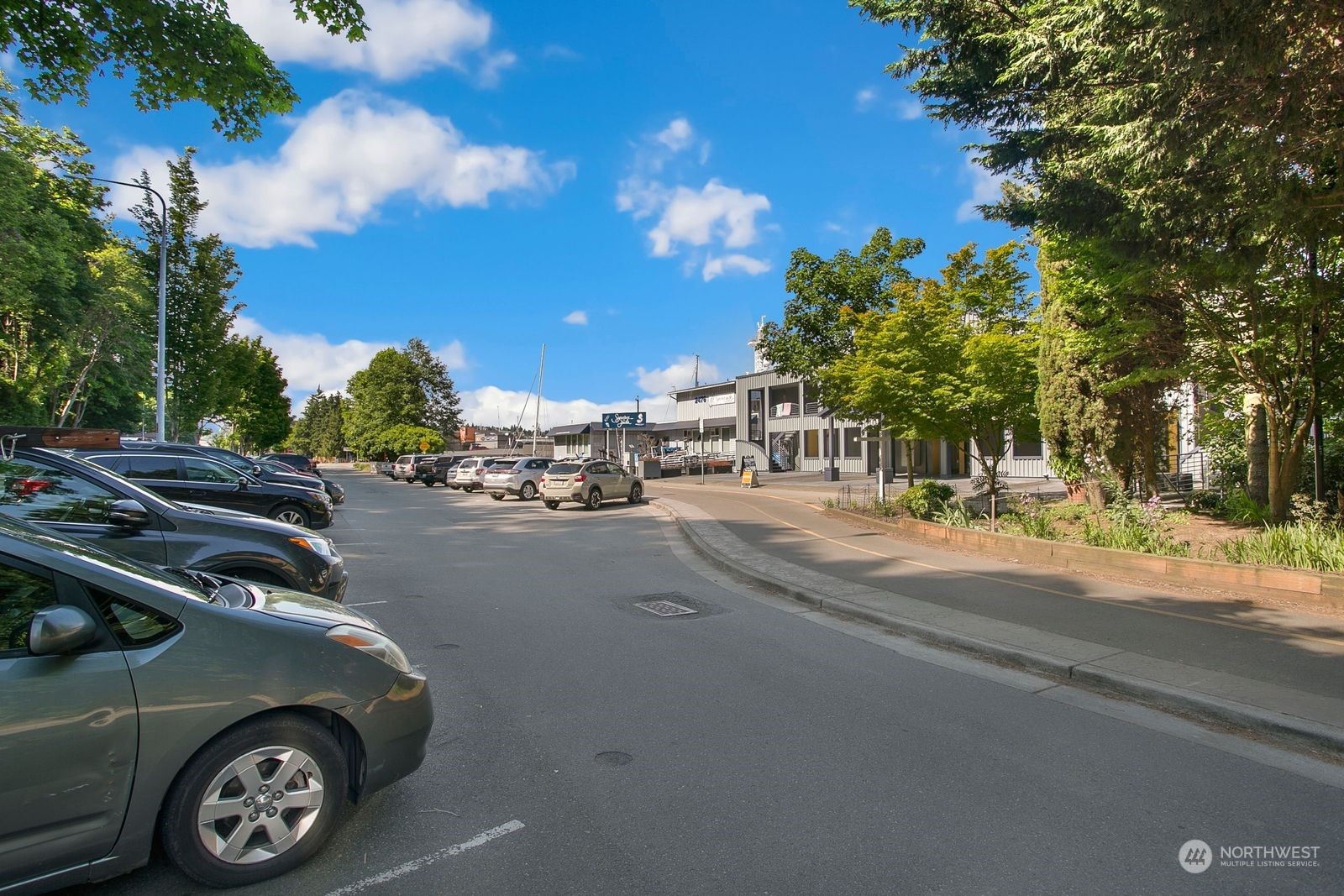 2466 Westlake Avenue N Unit: 6