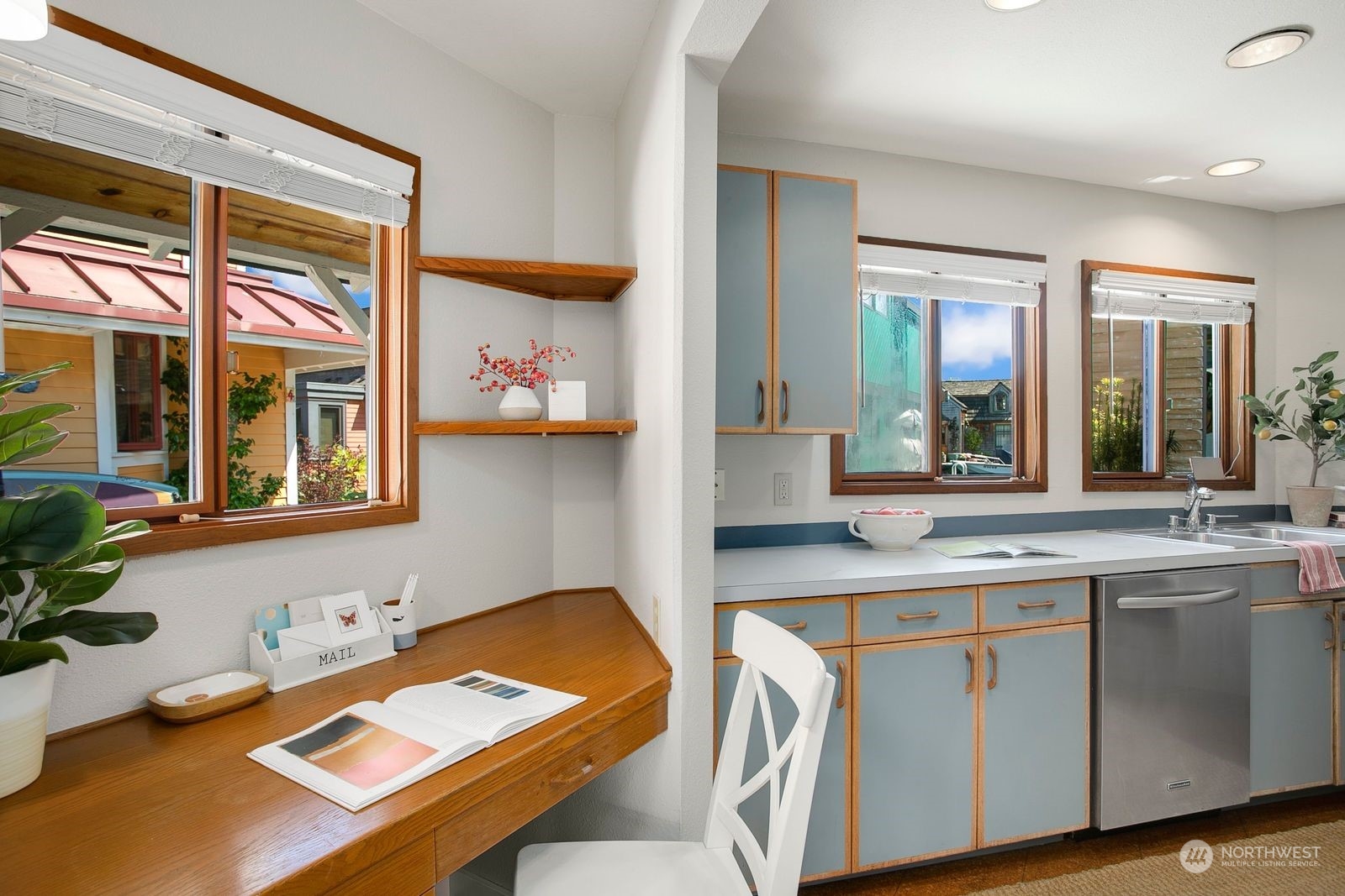 2466 Westlake Avenue N Unit: 6