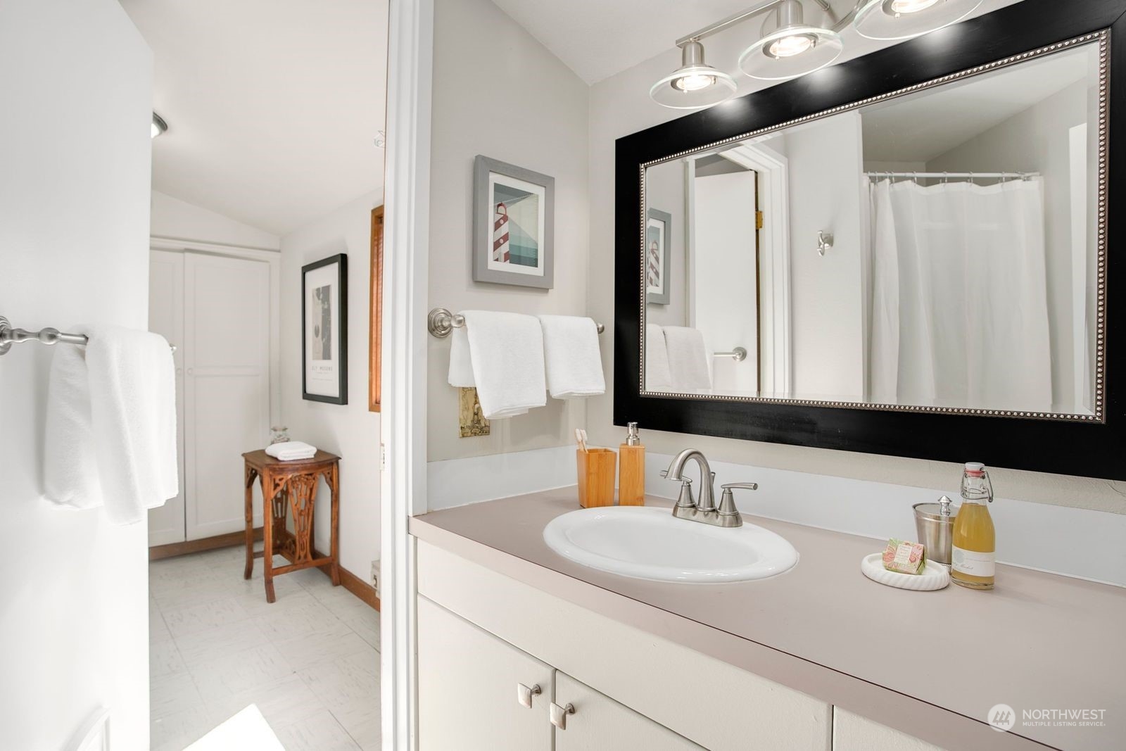 2466 Westlake Avenue N Unit: 6