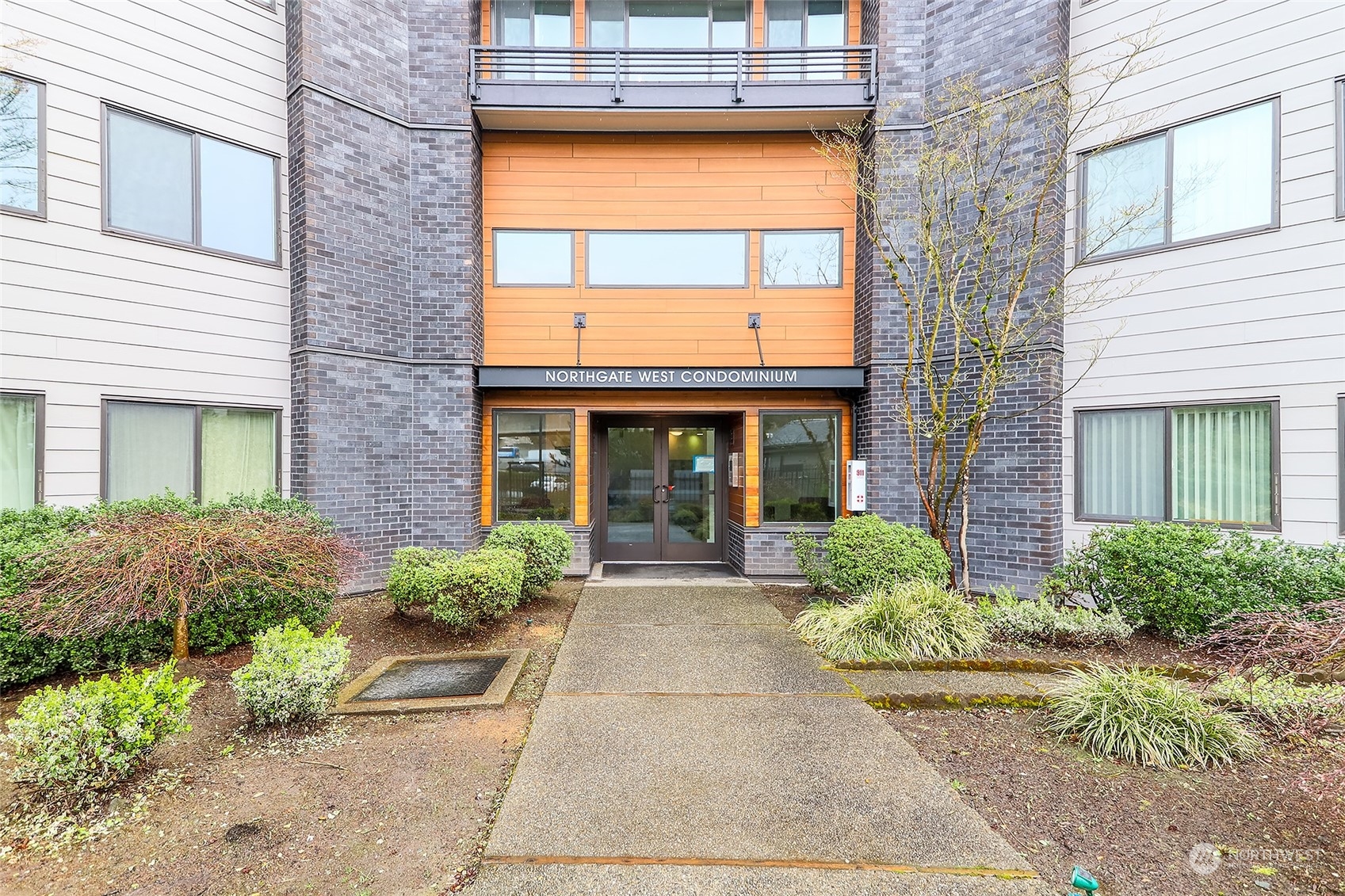 11300 1st Avenue NE Unit: 121