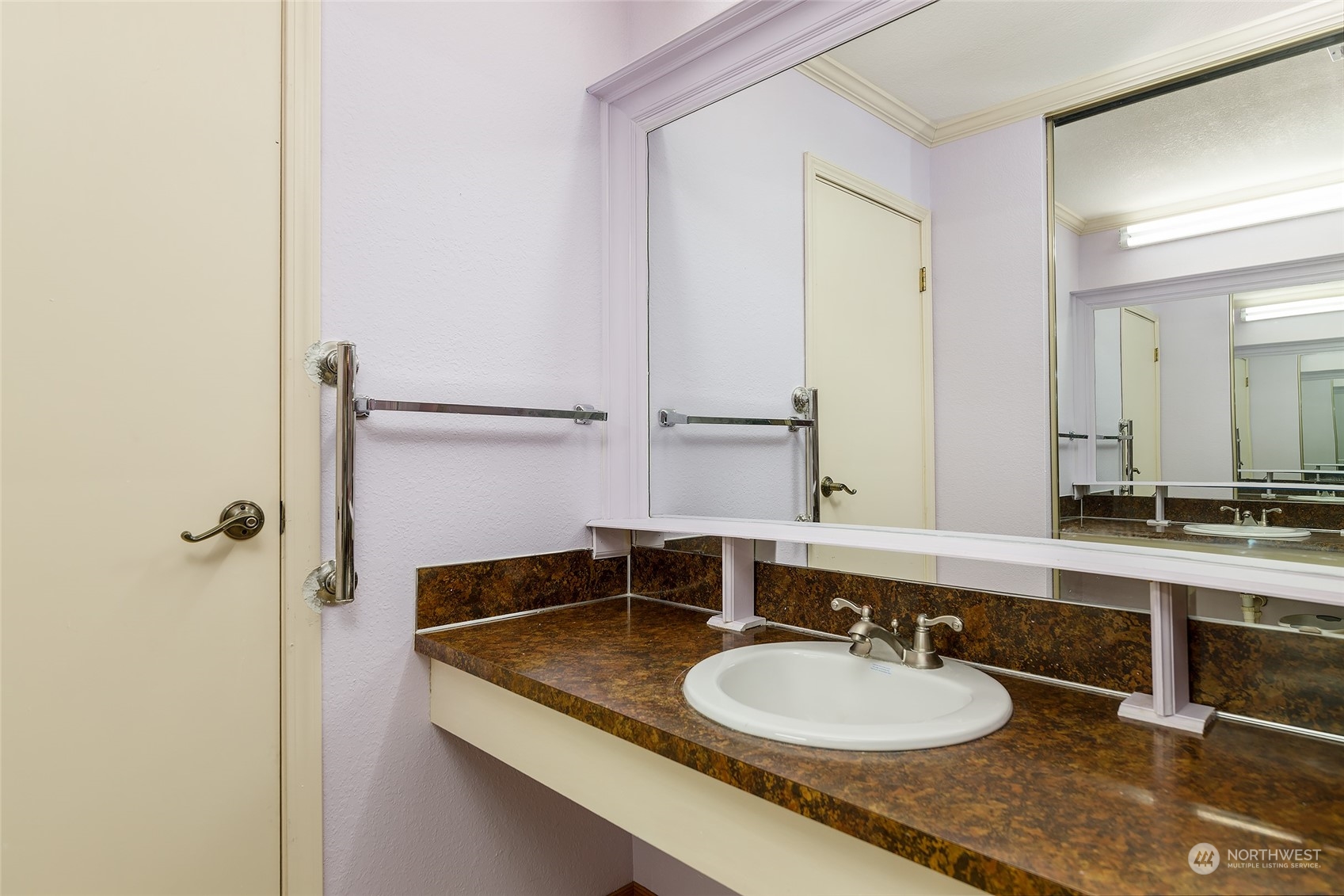11300 1st Avenue NE Unit: 121