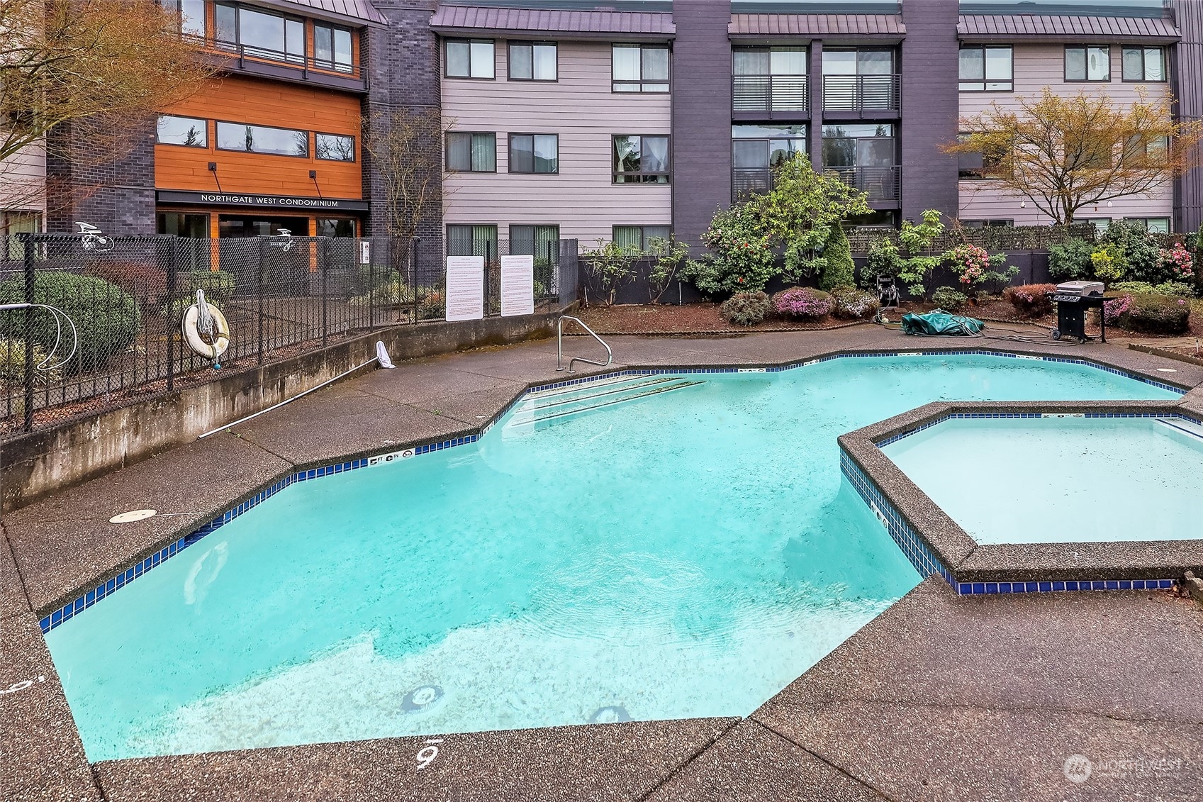 11300 1st Avenue NE Unit: 121