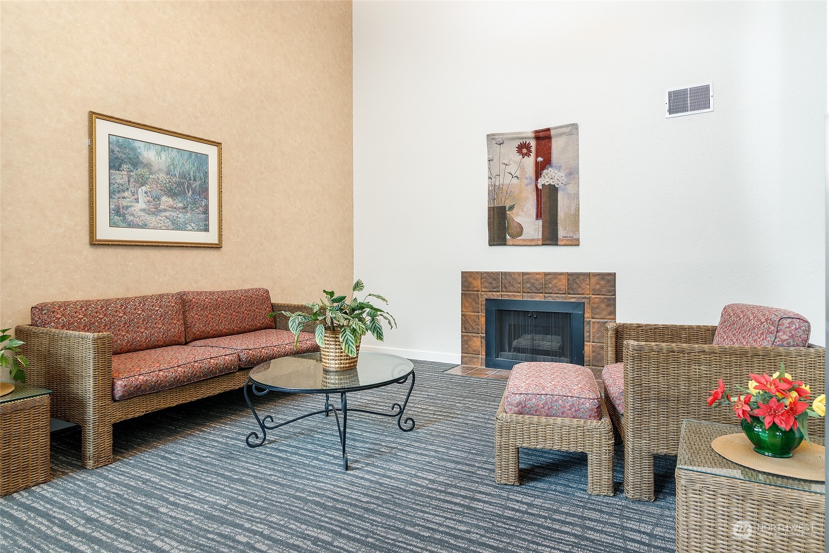 11300 1st Avenue NE Unit: 121