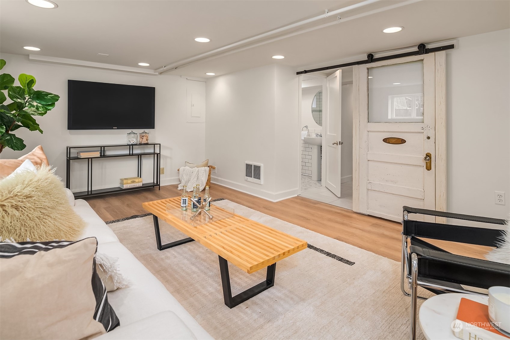 2406 2nd Avenue W