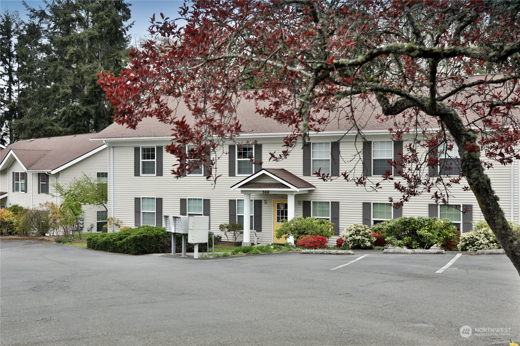 566 Creekside Terrace Unit: 101