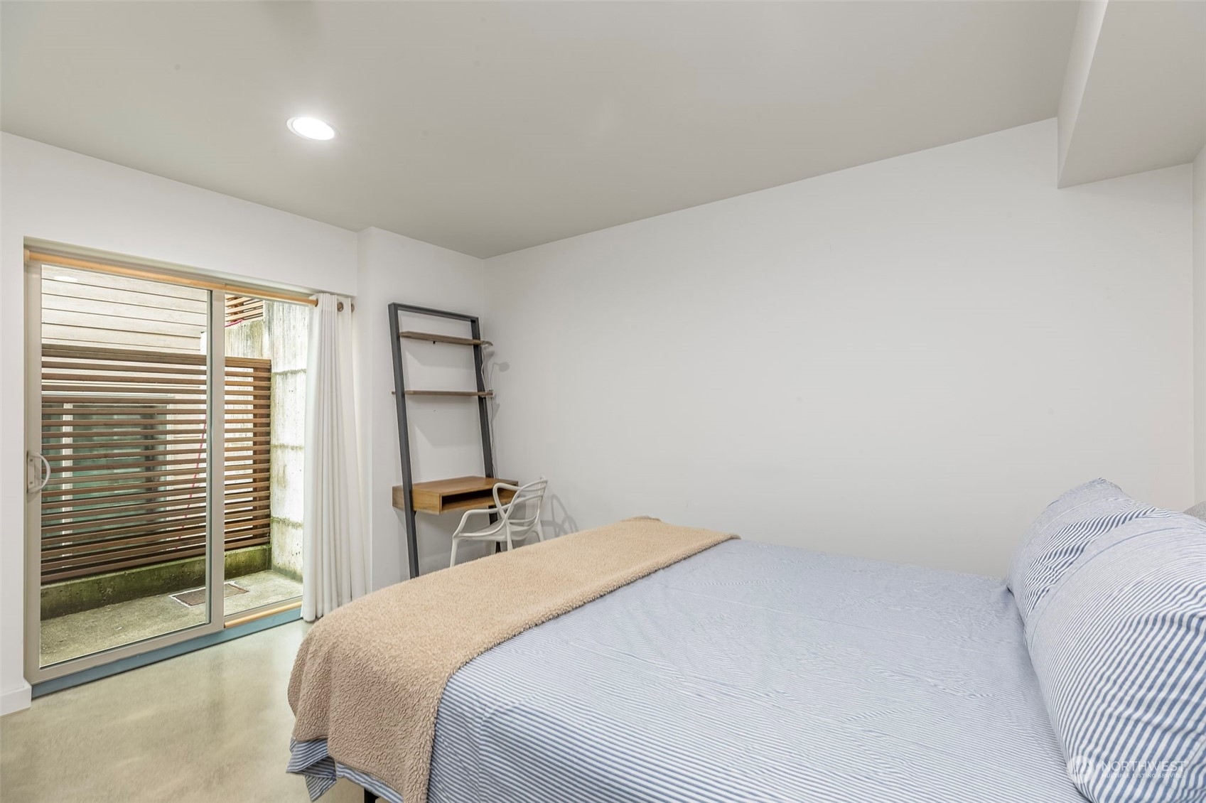 715 N 77th
