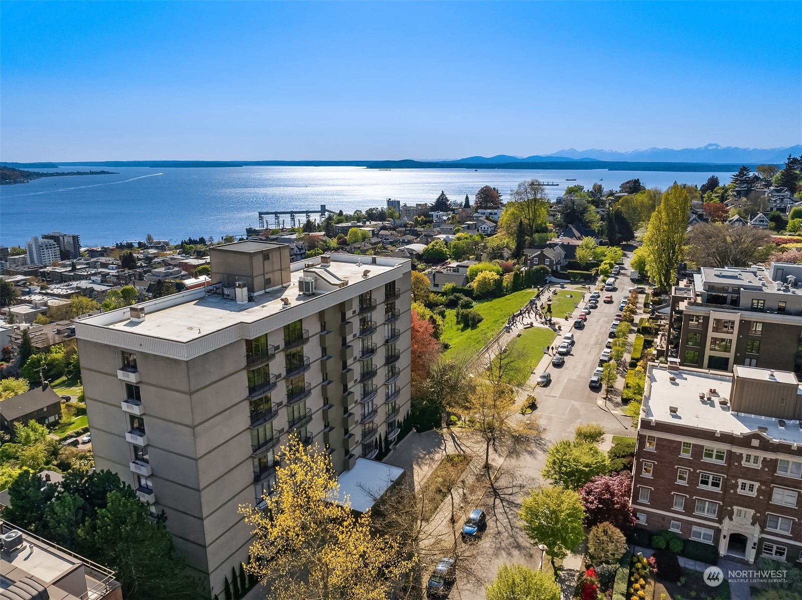 111 W Highland Drive Unit: 2W