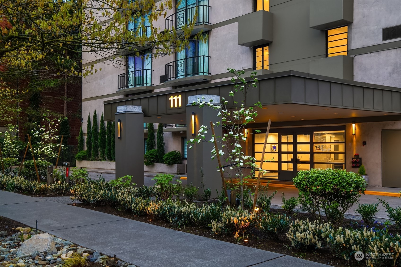 111 W Highland Drive Unit: 2W