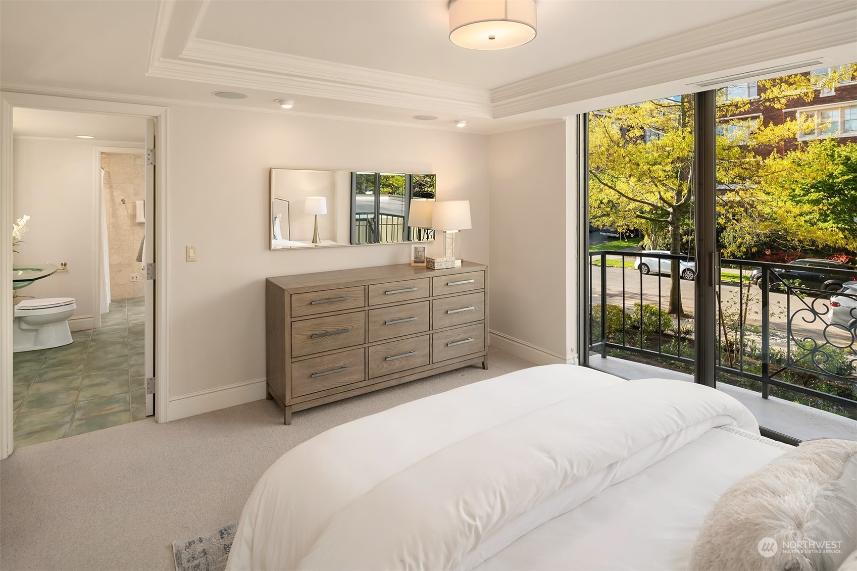 111 W Highland Drive Unit: 2W