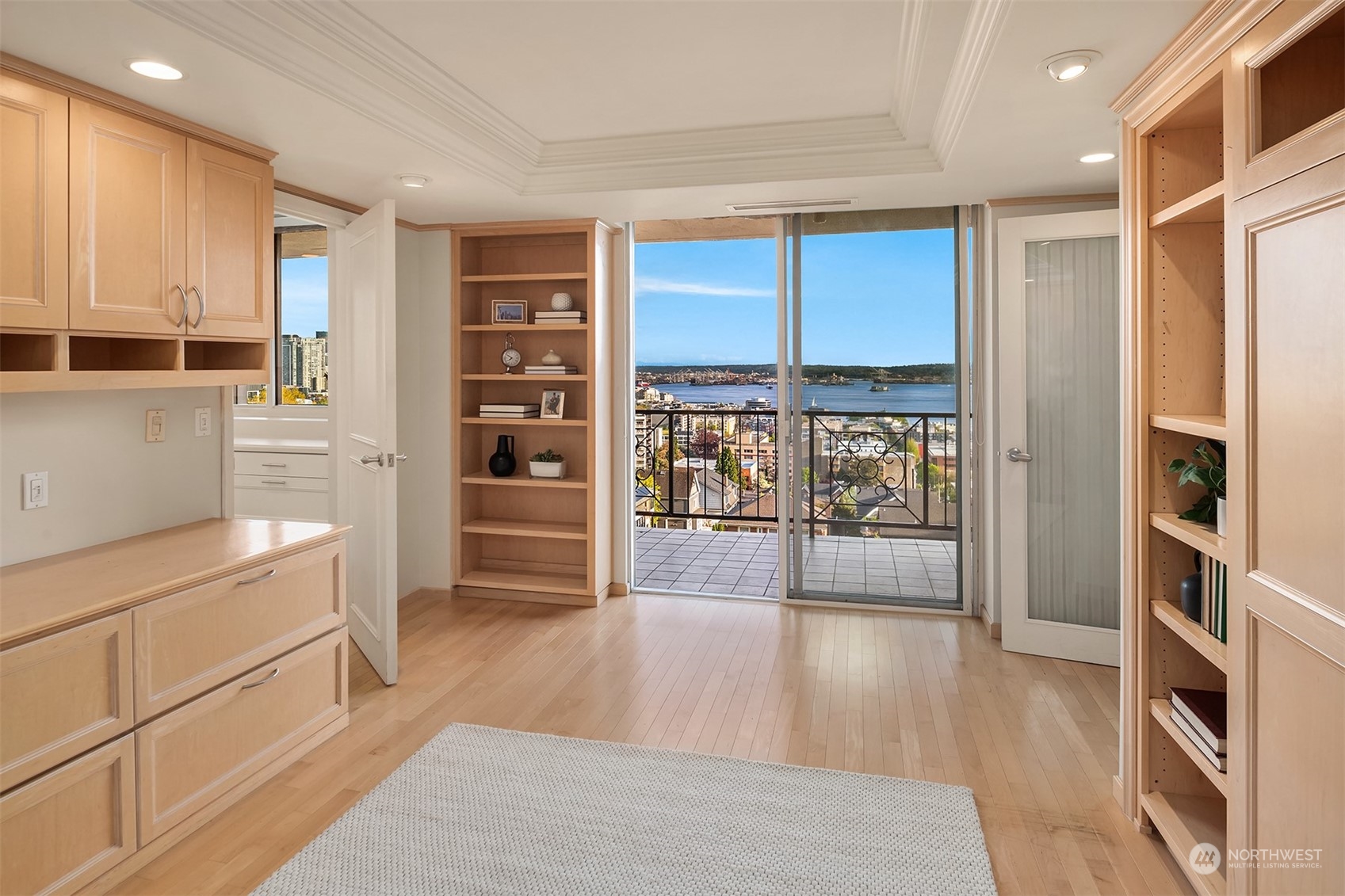 111 W Highland Drive Unit: 2W