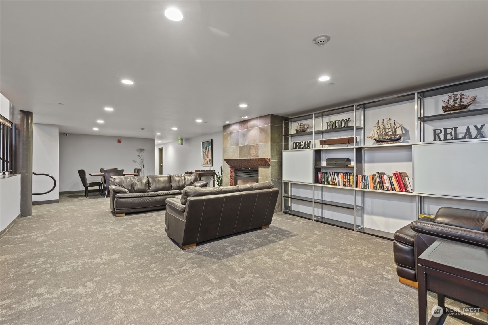 323 Queen Anne Ave N Unit: 410