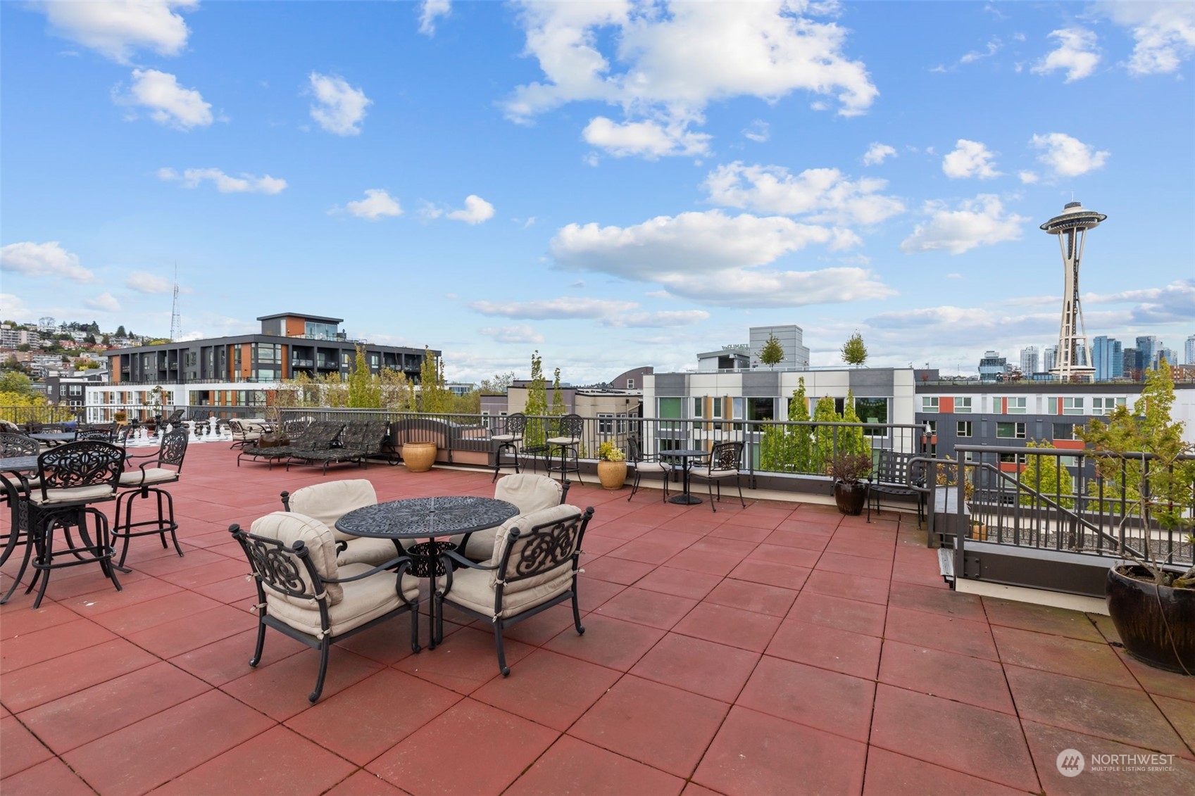 323 Queen Anne Ave N Unit: 410