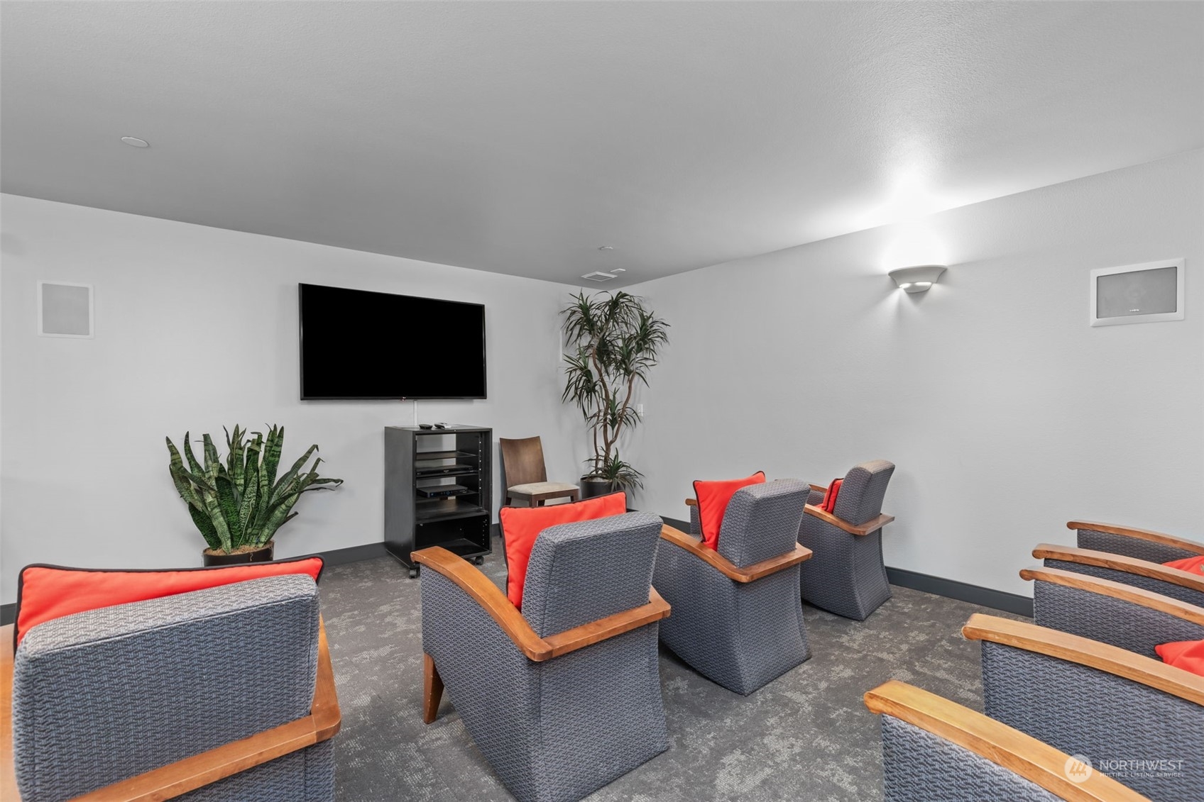 323 Queen Anne Ave N Unit: 410