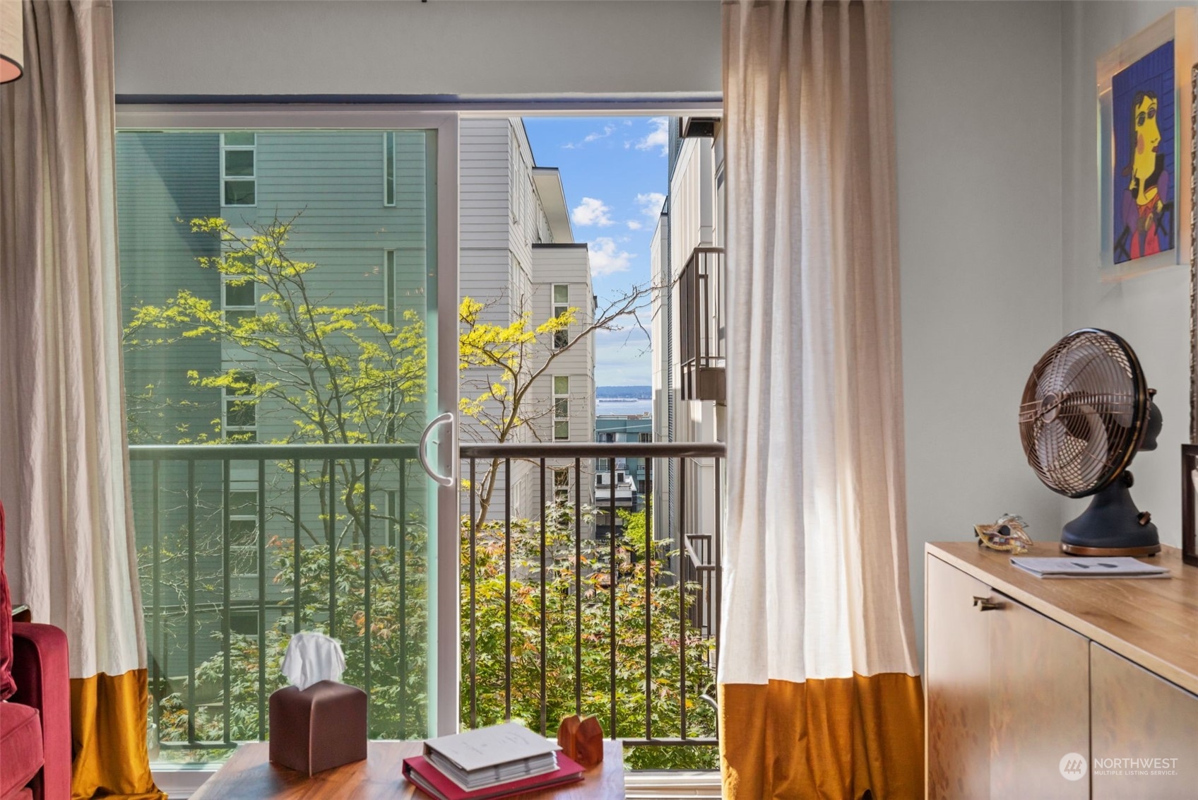 323 Queen Anne Ave N Unit: 410