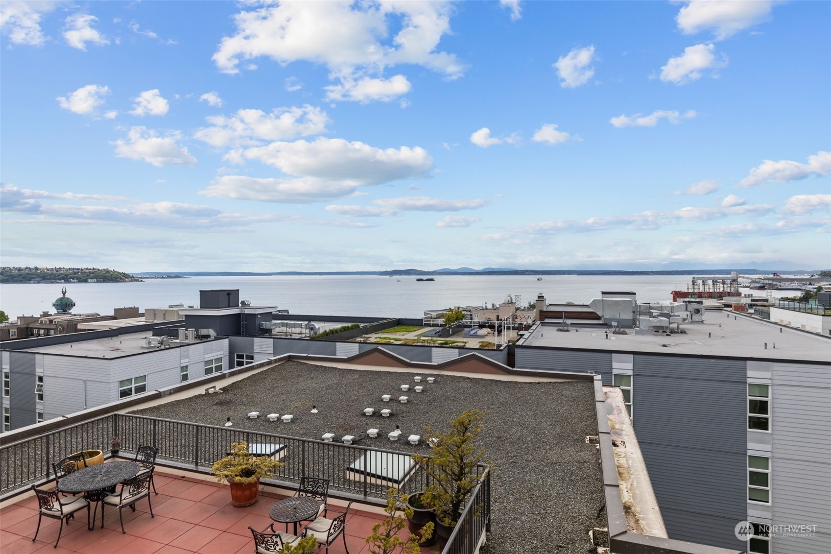 323 Queen Anne Ave N Unit: 410