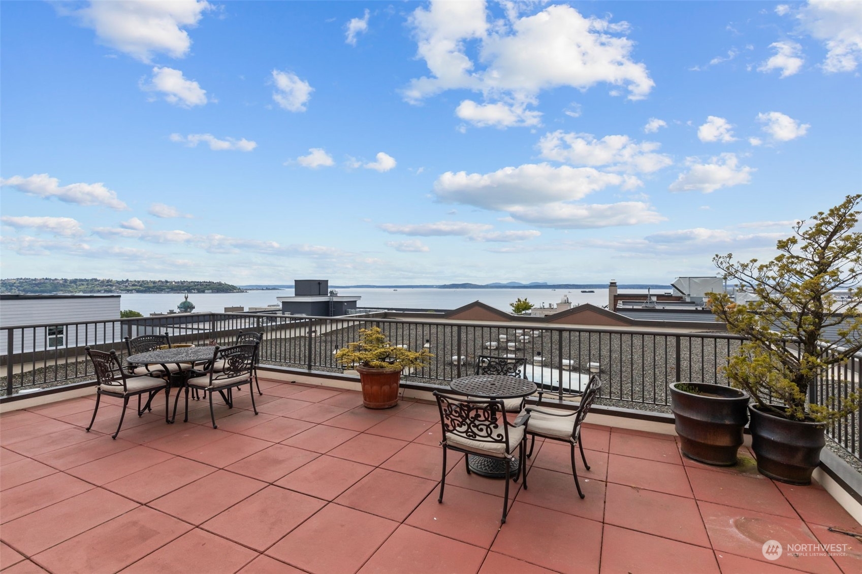 323 Queen Anne Ave N Unit: 410