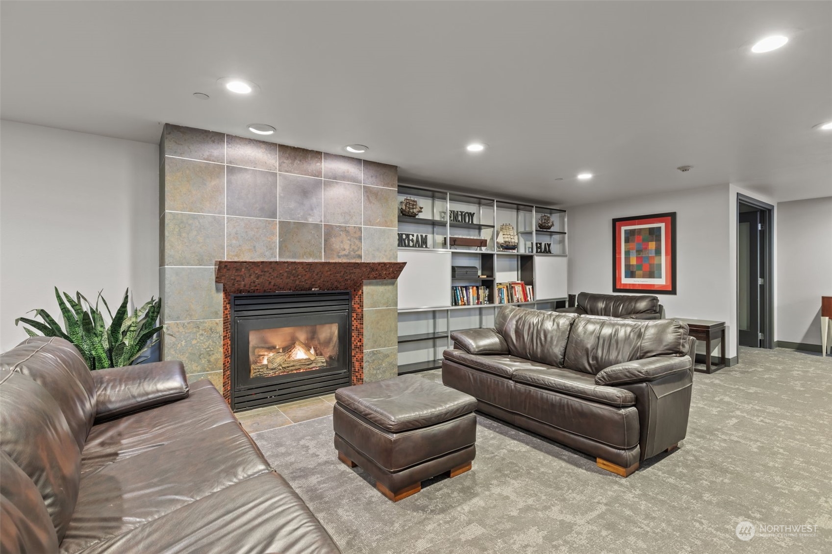 323 Queen Anne Ave N Unit: 410