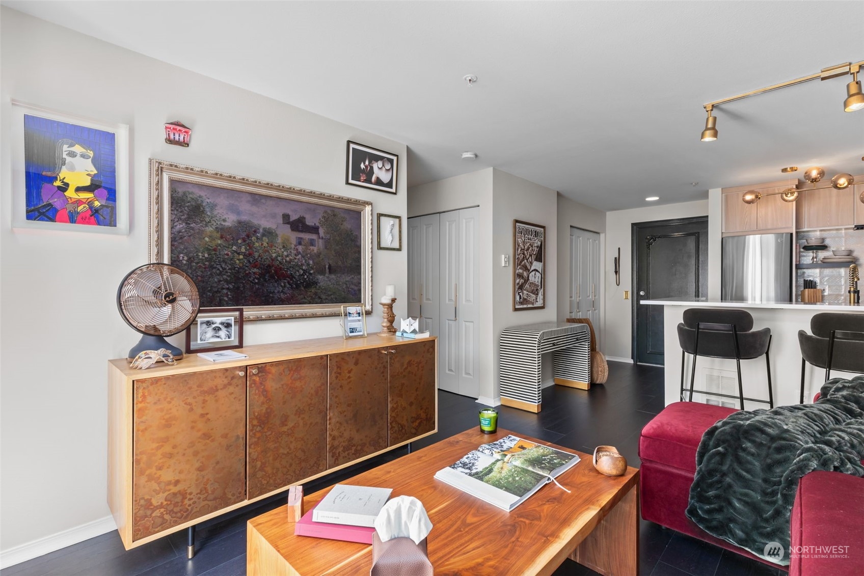 323 Queen Anne Ave N Unit: 410