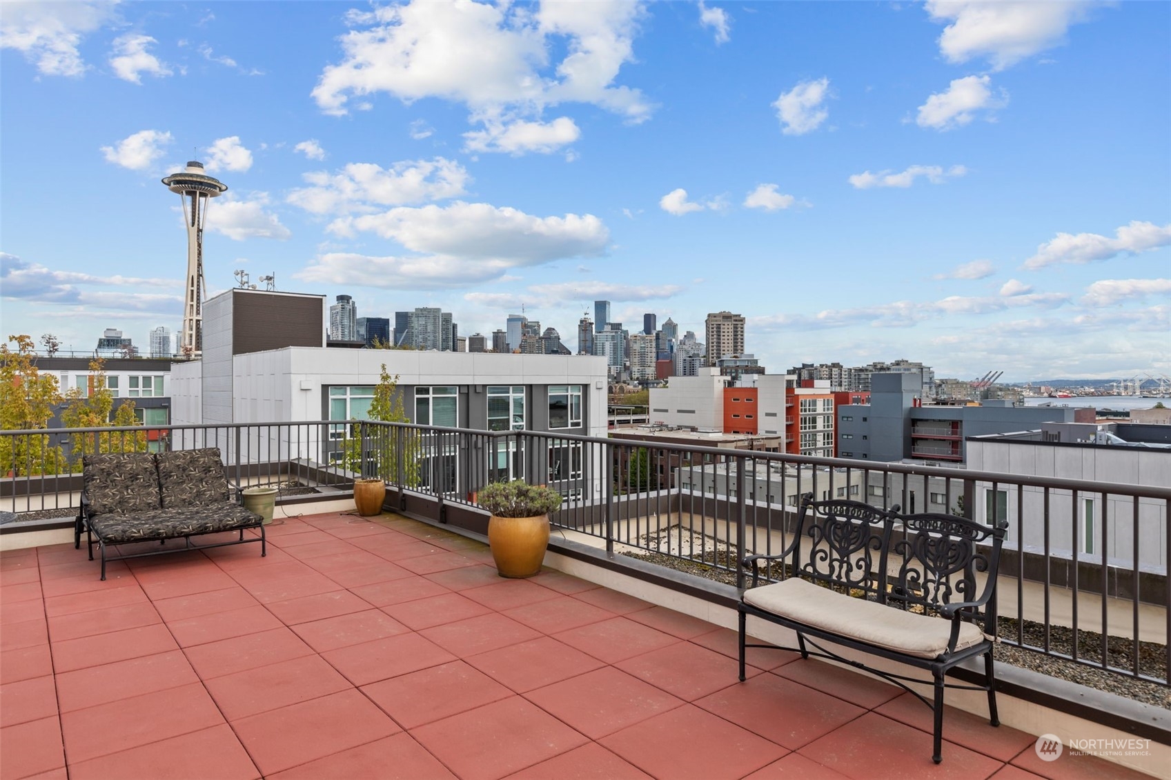 323 Queen Anne Ave N Unit: 410