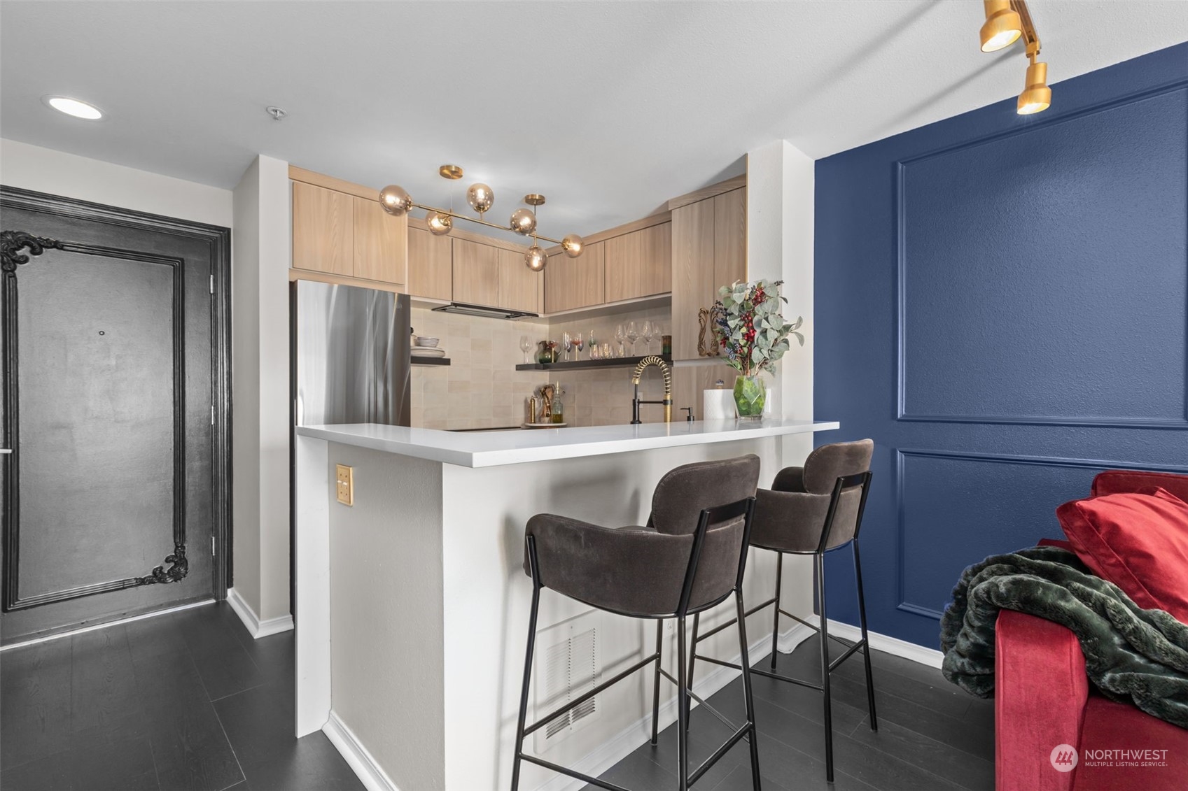 323 Queen Anne Ave N Unit: 410