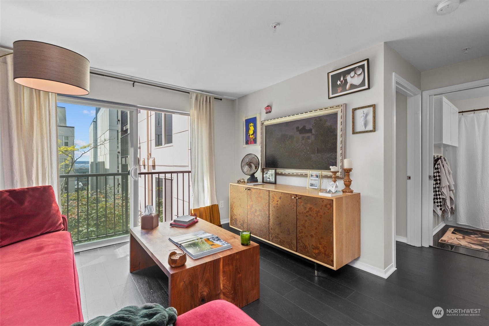 323 Queen Anne Ave N Unit: 410