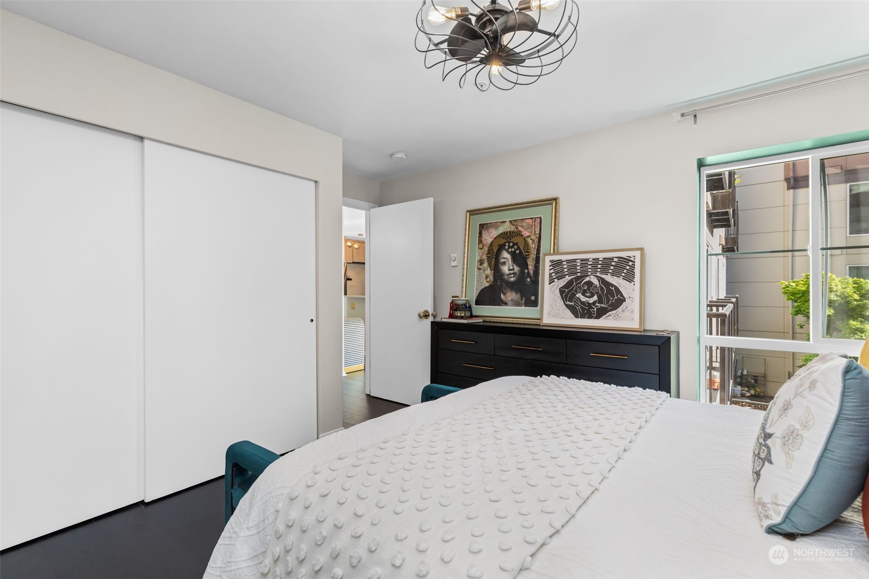 323 Queen Anne Ave N Unit: 410