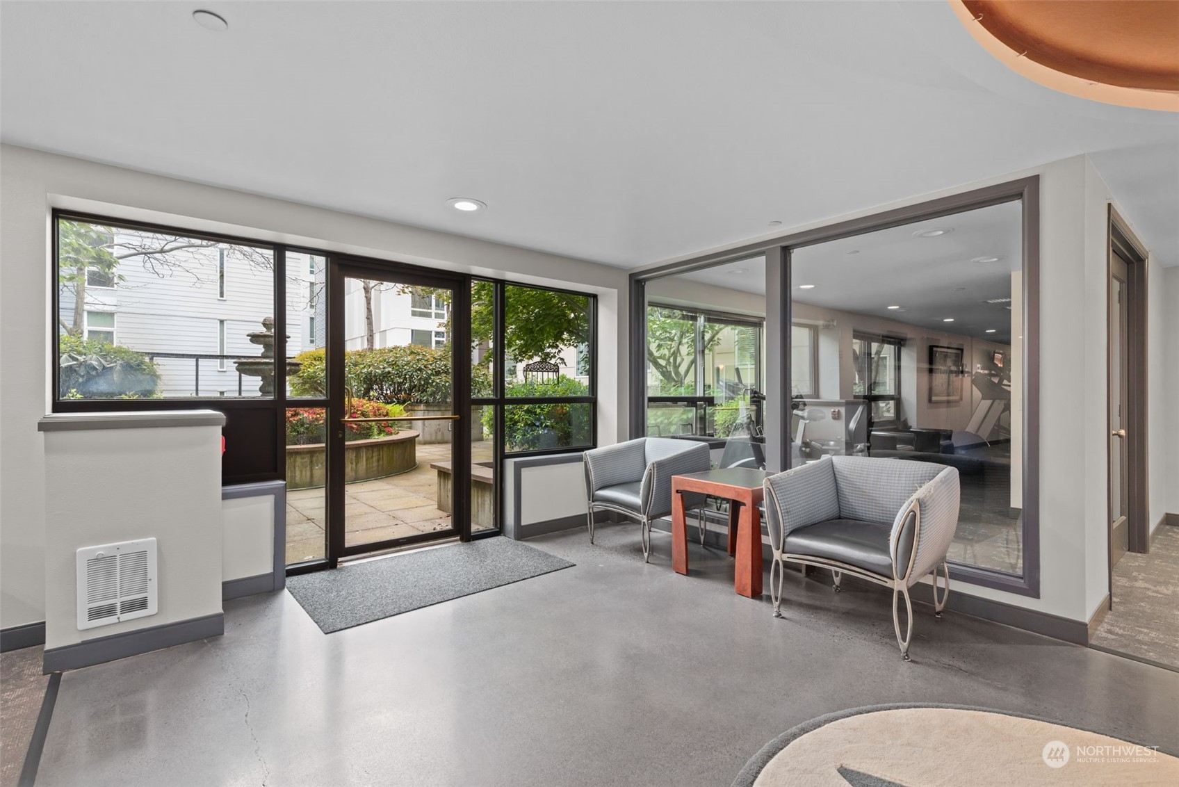 323 Queen Anne Ave N Unit: 410