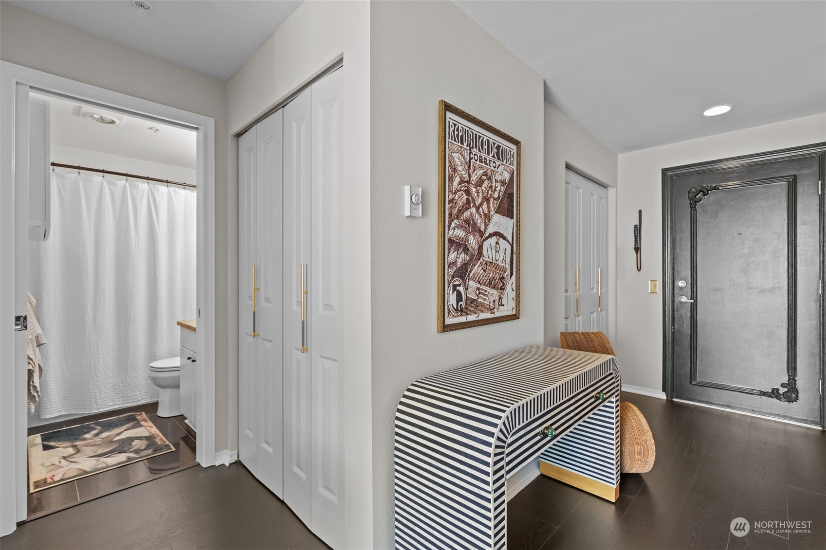 323 Queen Anne Ave N Unit: 410