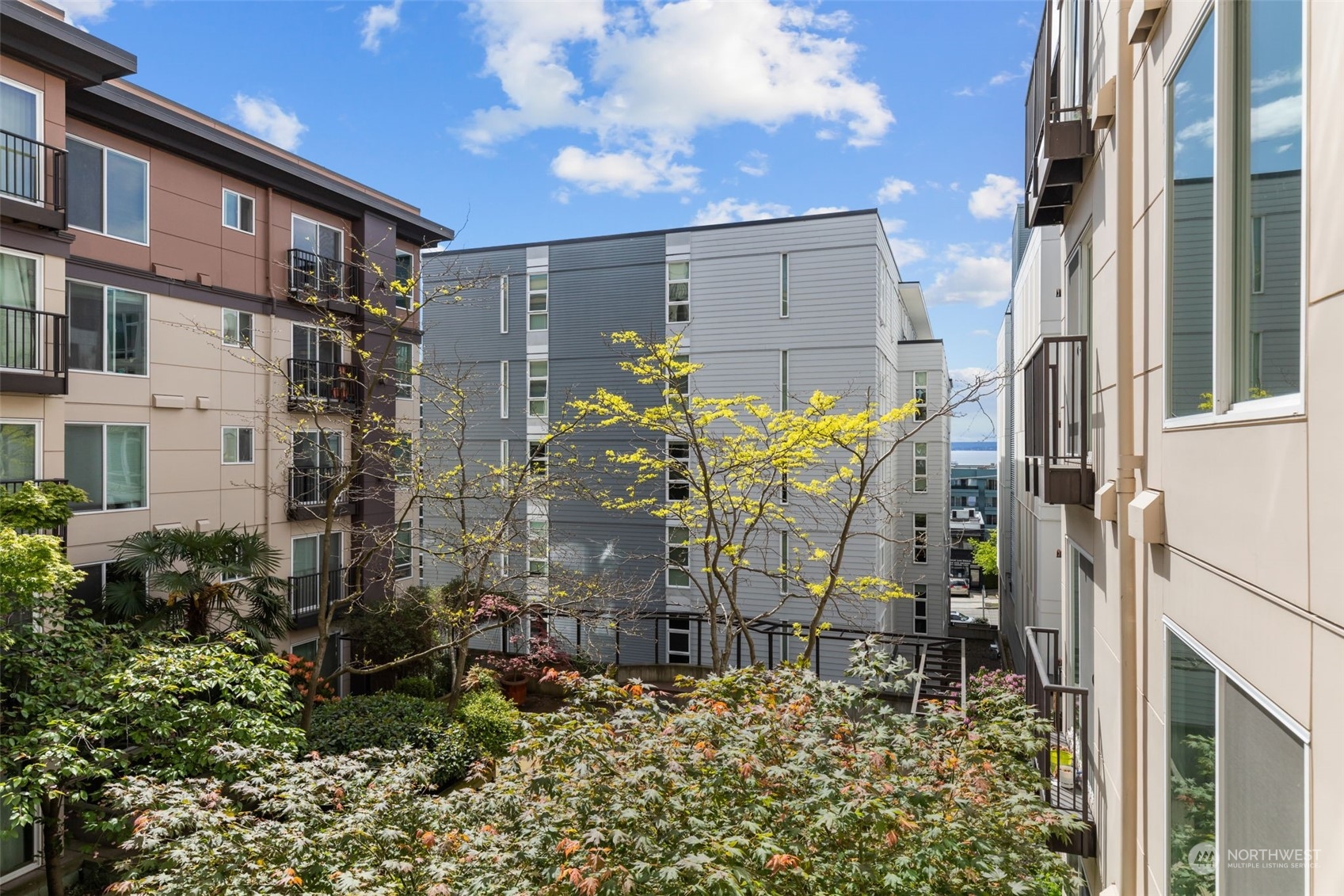 323 Queen Anne Ave N Unit: 410