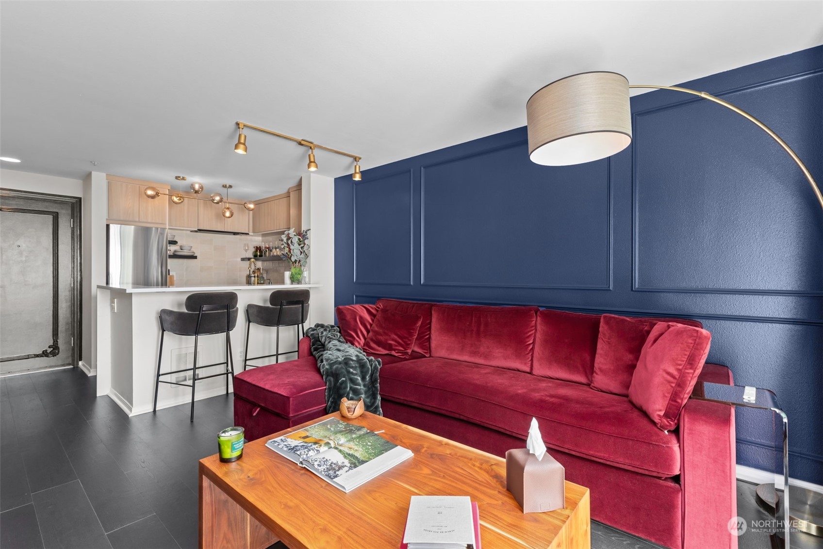 323 Queen Anne Ave N Unit: 410