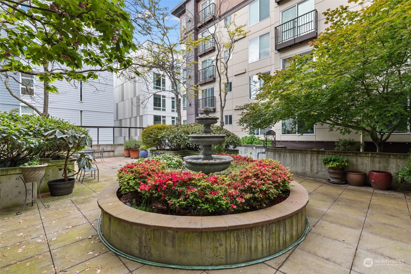 323 Queen Anne Ave N Unit: 410
